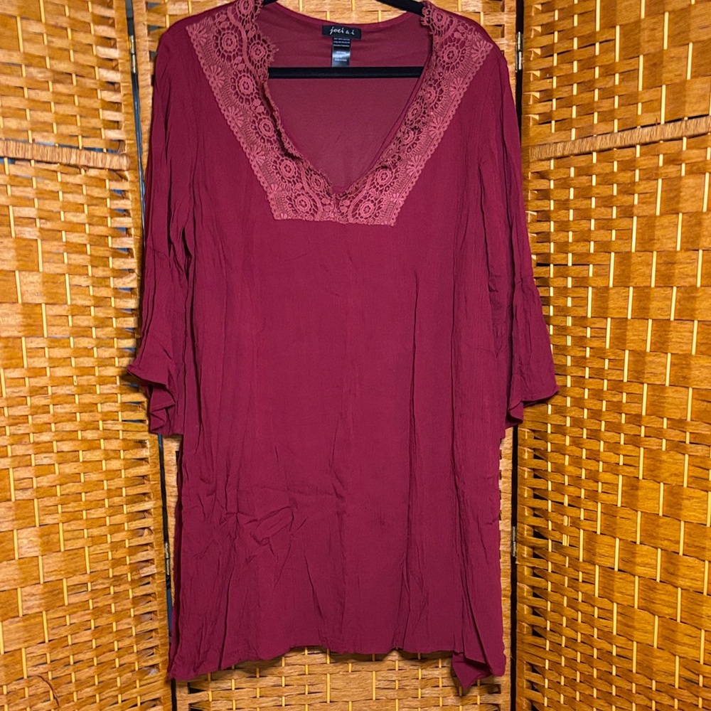 💰💰 3/$10
Joei & I red V-Neck Tunic dress